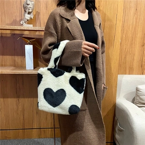 Sac fourre-tout en peluche à motif de cœur pour l'automne-hiver sac à main élégant en fausse fourrure