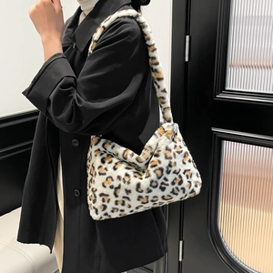 Stylish oversized leopard print faux fur shoulder bag for women in autumn winter fashion