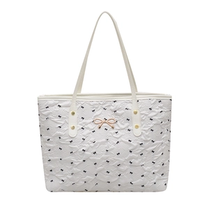 Sac fourre-tout texturé blanc avec imprimés nœuds noirs et boucle dorée