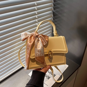 Sac Bandoulière Carré en Cuir PU pour Femme de Mode Avec Foulard en Satin Chaîne Dorée Sac à Main de Navettage
