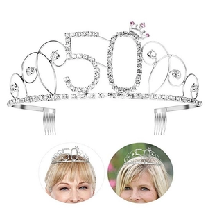 Détail de la couronne 50ème anniversaire en argent avec strass blancs et peignes