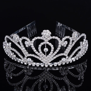 Luxueuse Couronne de Mariée en Alliage Strass en Forme de Cœur Diadème pour Fête de Banquet de Mariage Accessoires de Cheveux de Princesse Style Européen