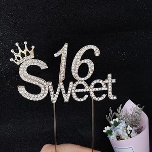 Décoration de gâteau Sweet 16 avec strass étincelants et couronne pour anniversaire