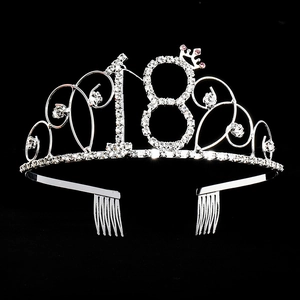 Diadème d'anniversaire 18 ans en argent avec strass et peigne pour la fête