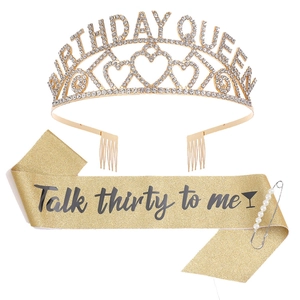 Détail de l'ensemble tiare 30e anniversaire et écharpe pailletée Talk Thirty To Me