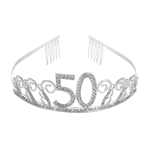 Détail de la couronne du 50e anniversaire en argent avec strass et peignes