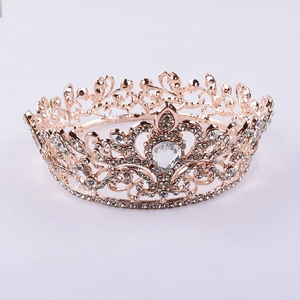 Macro detail of rose gold bridal crown featuring intricate filigree and crystal teardrop