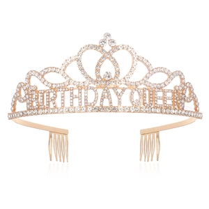 Λήψη macro χρυσής τιάρας Birthday Queen με λευκά στρασάκια και πλαϊνά χτενάκια