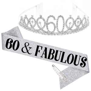 Roségold-Set zum 60. Geburtstag mit Kristall-Tiara, Glitzer-Schärpe und Perlen-Anstecknadel