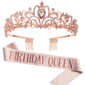 Coffret Birthday Queen avec tiare en strass or rose et écharpe rose à paillettes