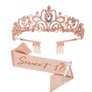 Set d'anniversaire Sweet 16 avec diadème en or rose, écharpe rose et épingle à perles