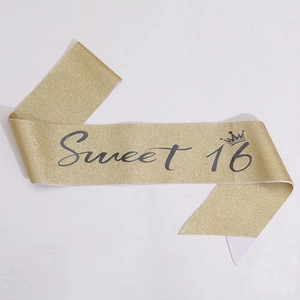 Écharpe d'anniversaire Sweet 16 dorée scintillante avec paillettes et lettrage noir