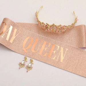 Parure anniversaire or rose avec couronne en strass, boucles d'oreilles et écharpe