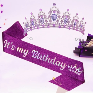 Coffret Birthday Queen avec couronne en cristal violet et écharpe scintillante avec épingle