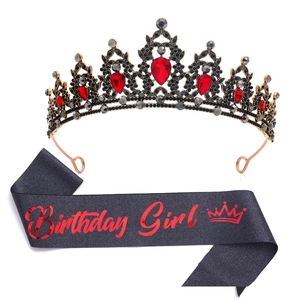 Ensemble écharpe et couronne Birthday Queen avec cristaux noirs et pierres rouges