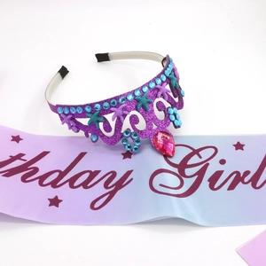 Kit anniversaire fille avec couronne sirène pailletée et écharpe dégradée violette