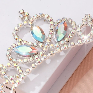 Couronne d'anniversaire argentée étincelante avec strass et cristaux marquise AB