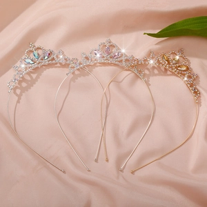 Ensemble de tiares en cristal BIRTHDAY GIRL dorées et argentées sur soie rose élégante