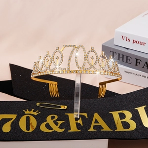 Set 70e anniversaire avec couronne dorée en strass et écharpe pailletée noire Fabulous