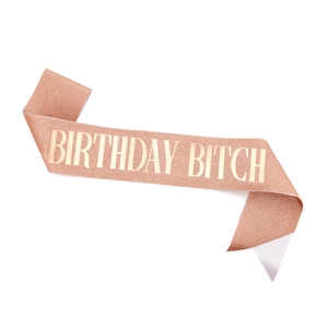 Écharpe de fête Birthday Bitch pailletée or rose avec lettrage doré miroir