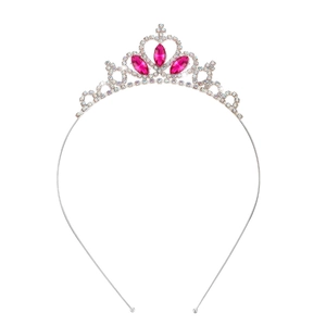Détail du diadème d'anniversaire argenté avec pierres marquises roses et strass brillants