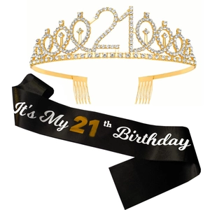 Décoration de Fête Reine d'Anniversaire Couronne Tiara en Alliage de Strass Doré et Écharpe en Satin pour Femmes Filles