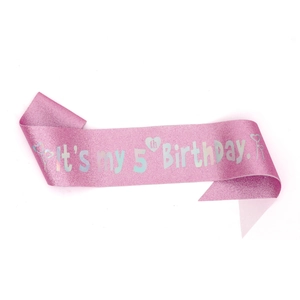 Écharpe pailletée rose pour 5ème anniversaire fille avec texte laser et cœurs
