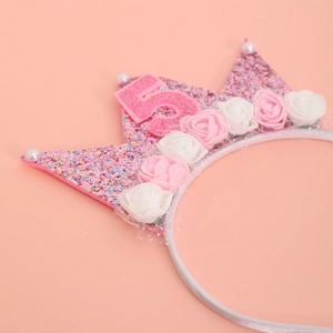Serre-tête couronne rose pailletée avec chiffre 5 et roses blanches pour 5ème anniversaire