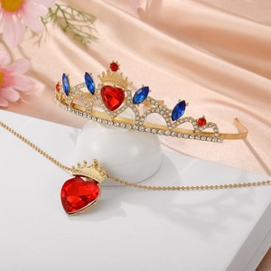 Set di gioielli da sposa dorato con gemme rosse a cuore e accenti blu eleganti