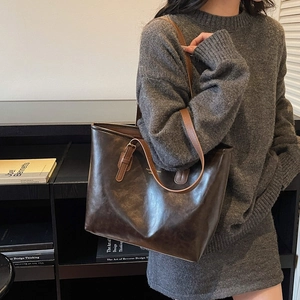 Vintage dark brown leather tote bag with large capacity for women commuting