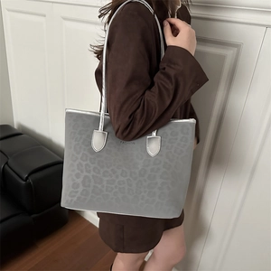 Sac fourre-tout gris imprimé léopard avec anses argentées et logo Fashion chic