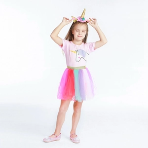Ensemble licorne fille avec t-shirt rose, tutu arc-en-ciel, serre-tête et chaussures