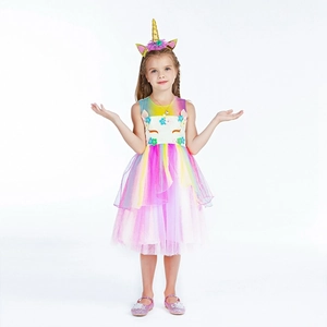 Broderie de licorne et fleurs 3D colorées sur la robe de princesse en tulle arc-en-ciel