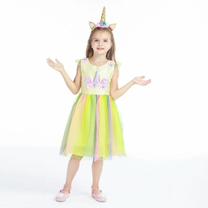 Detailansicht Einhorn Prinzessinnenkleid mit buntem Tüllrock und Blumen Haarband Set