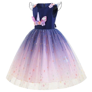 Robe de princesse licorne avec bustier bleu marine et jupe en tulle arc-en-ciel