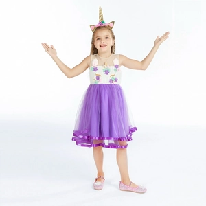 Détail de la robe licorne de Noël pour filles avec jupe en tulle et bandeau assorti