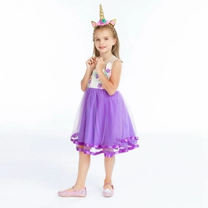 Détails de la robe licorne avec fleurs 3D faites main et jupon en tulle violet multicouche