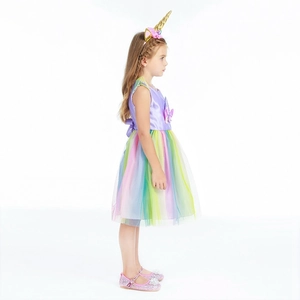 Detailansicht eines Einhorn-Prinzessinnenkleids für Mädchen mit Regenbogen-Tüllrock