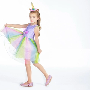 Detailansicht Einhorn Prinzessinnenkleid mit Regenbogen-Tüllrock und passendem Zubehör