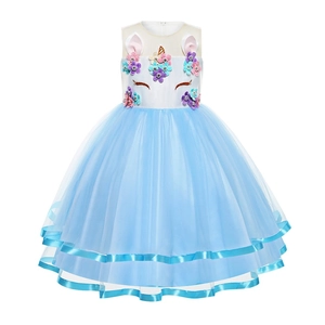 Abito da principessa unicorno senza maniche con fiori ricamati e gonna in tulle blu