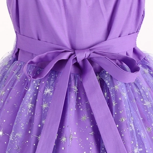 Lila Prinzessinnenkleid mit großer Taillenschleife und silbernen Sternenpailletten