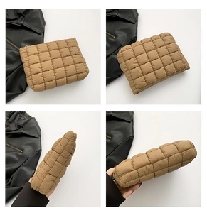 Vierfach-Ansicht der gesteppten braunen Kosmetiktasche mit weicher Puffer-Textur