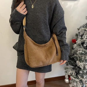 Borsa Hobo vintage in camoscio marrone con tracolla regolabile e dettaglio a nodo