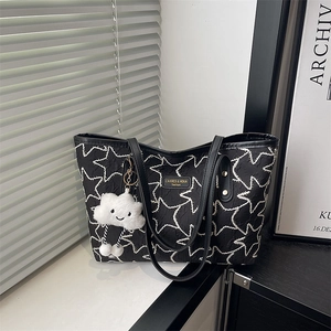 Women Star Pattern Tote Bag Large Capacity Shoulder Bag With Cloud Plush Pendant Casual Synthetic Fiber Commuter Handbag