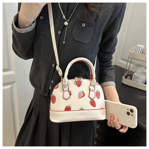 Sac bandoulière blanc à motif fraise avec bandoulière amovible et poignées doubles