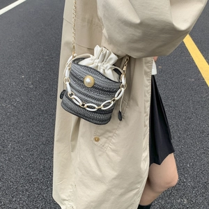 Fashion Woven Bucket Bag For Women Straw Shoulder Bag With Artificial Pearl Decoration Drawstring Crossbody Bag With Multi Chains