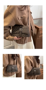 Détail du sac bandoulière vintage marron avec motif jacquard et boucle argentée