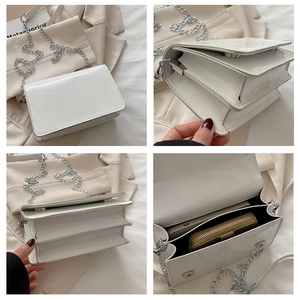 Détail du sac à chaîne blanc brillant montrant les compartiments et la structure