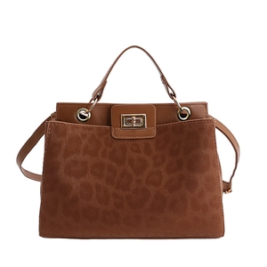 Borsa a mano marrone in pelle scamosciata leopardata con chiusura dorata e tracolla