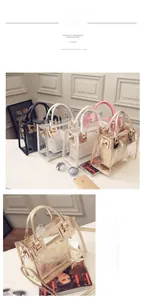 Détail du sac de plage transparent en PVC avec fermoir doré et pochette interne